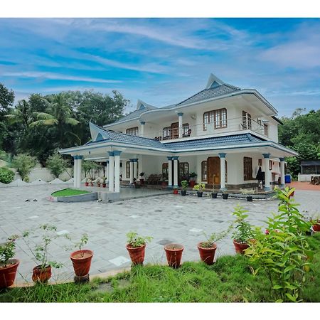 Gilead Holliday Hotel Tamarakulam ภายนอก รูปภาพ