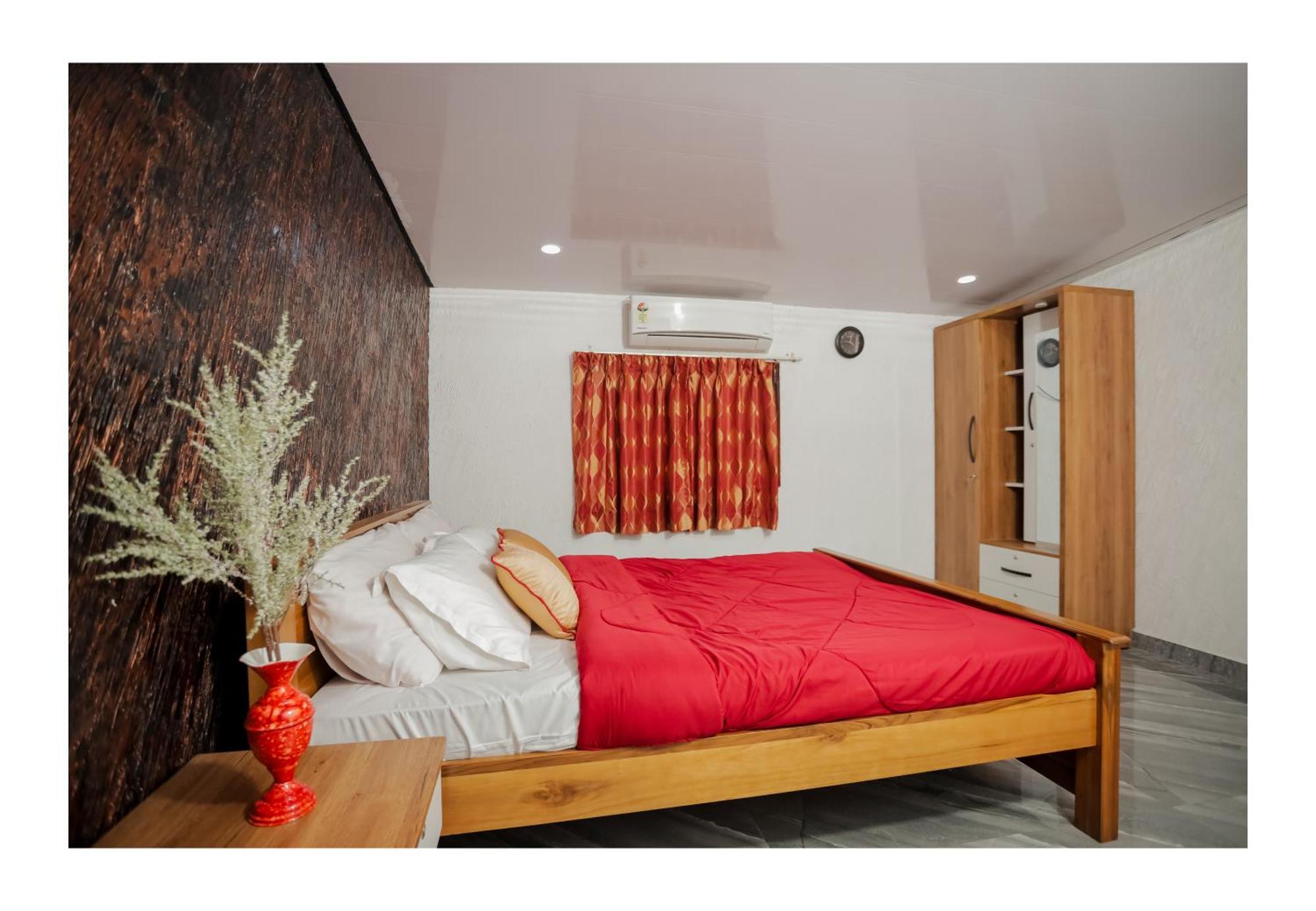 Gilead Holliday Hotel Tamarakulam ภายนอก รูปภาพ